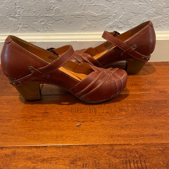 Leather Dansko Heels - Picture 2 of 6